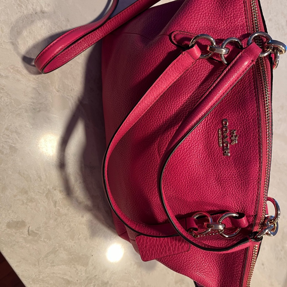 Coach EUC Kelsey in Hot Pink Pebbled Leather satchel with Gold Hardware